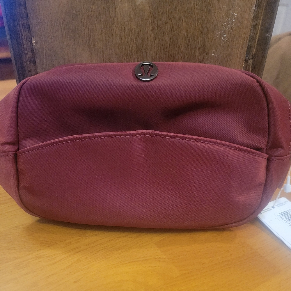 lululemon athletica City Essentials Pouch Mini 2L